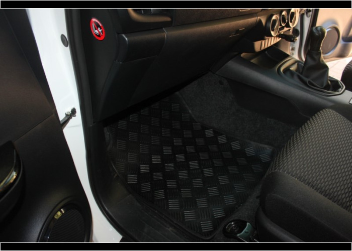 Hilux rubber mats Hilux rubber mats