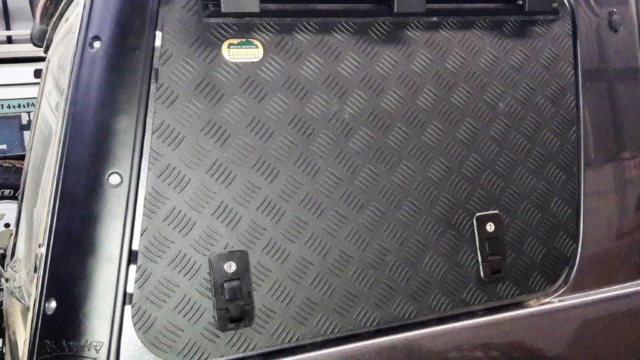 Gullwing windows Gullwing windows