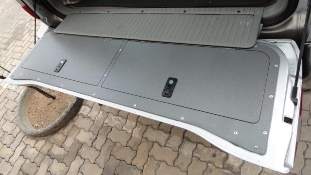 Tailgate Storage – LC100 Tailgate Storage – LC100